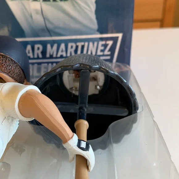 NIB Seattle Mariners 2017 Edgar Martinez Bobblehead “It’s A Light Bat!” - Picture 7 of 8